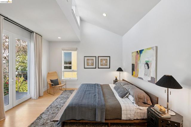 1126 Ocean Avenue, Oakland, CA 94608