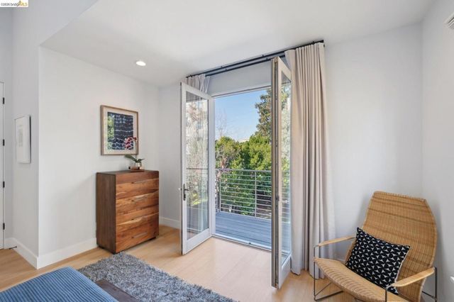 1126 Ocean Avenue, Oakland, CA 94608