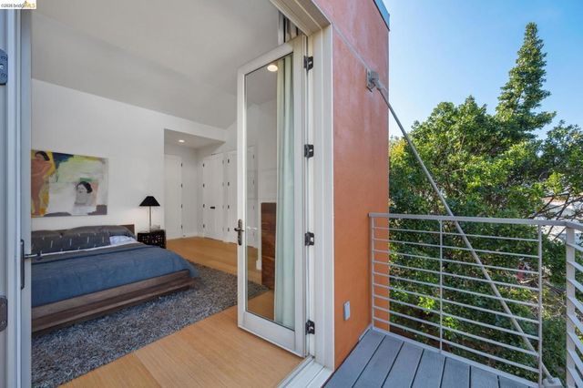 1126 Ocean Avenue, Oakland, CA 94608