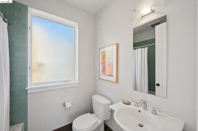 1126 Ocean Avenue, Oakland, CA 94608