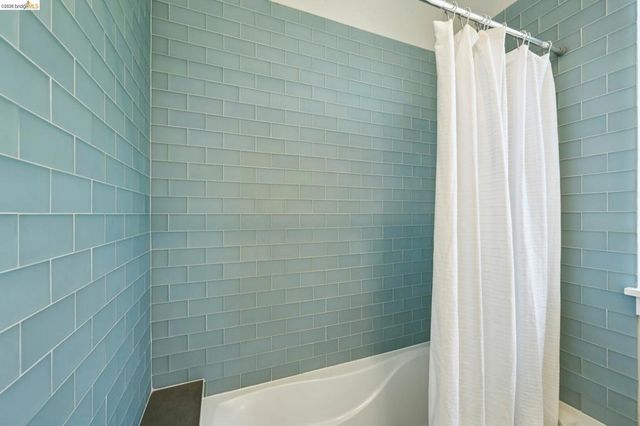 1126 Ocean Avenue, Oakland, CA 94608