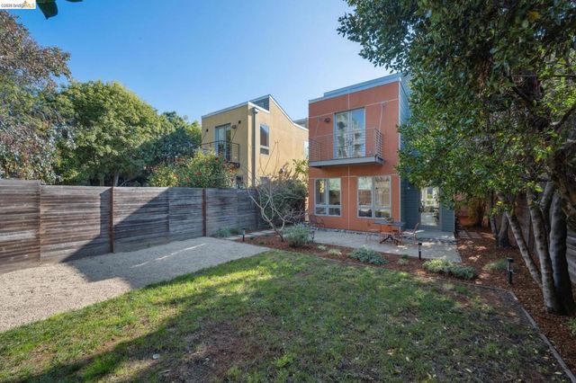 1126 Ocean Avenue, Oakland, CA 94608