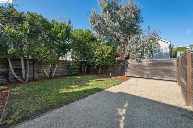 1126 Ocean Avenue, Oakland, CA 94608