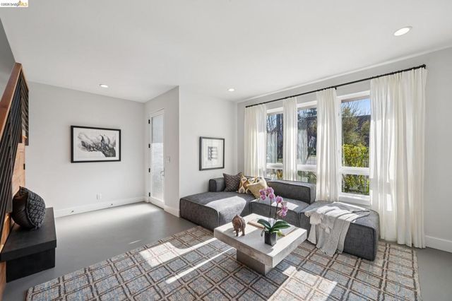 1126 Ocean Avenue, Oakland, CA 94608