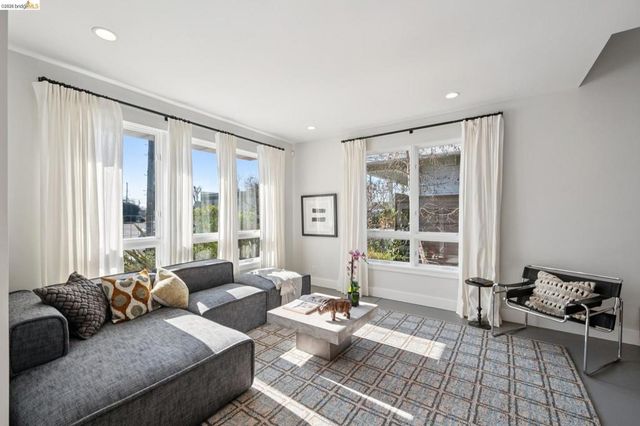 1126 Ocean Avenue, Oakland, CA 94608