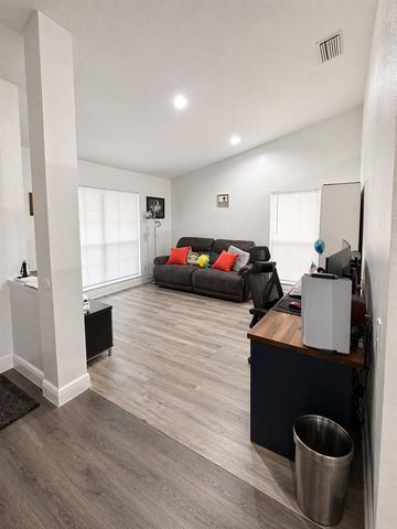 1208 TIGER WOOD COURT, Valrico, FL 33596