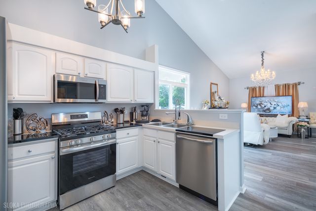 2246 Margaret Drive, Montgomery, IL 60538