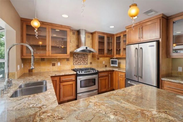26105 Mcbean Pkwy Unit 64, Valencia, CA 91355