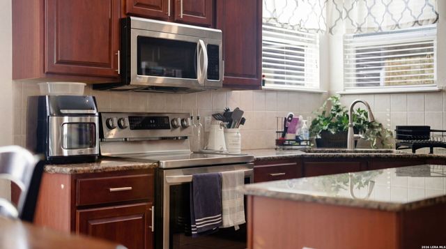 106 Lindseys Cv, San Antonio, TX 78258