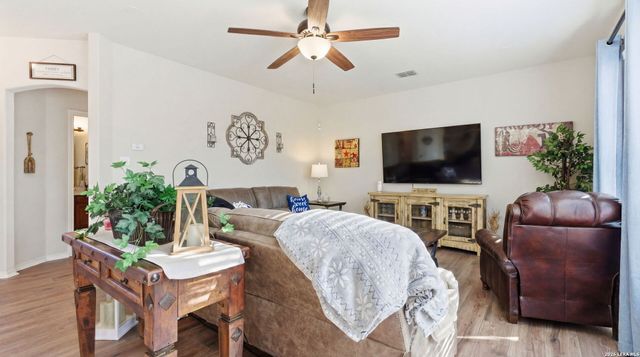 106 Lindseys Cv, San Antonio, TX 78258