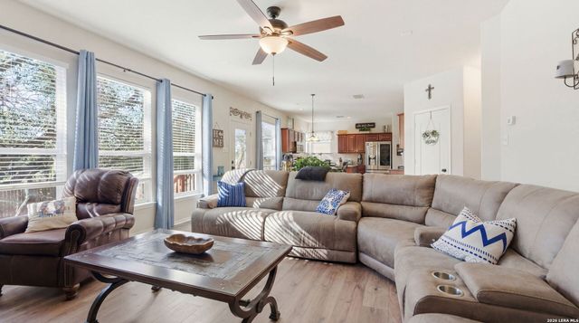 106 Lindseys Cv, San Antonio, TX 78258