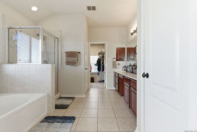 106 Lindseys Cv, San Antonio, TX 78258