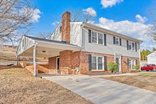 441 Aragona DR, Vinton, VA 24179