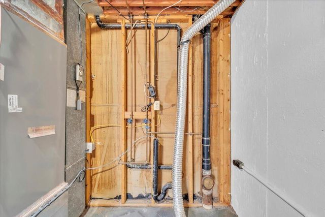 441 Aragona DR, Vinton, VA 24179