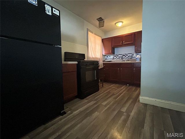 5547 Holborn Drive, St Louis, MO 63121