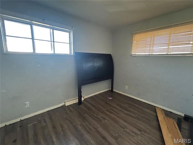 5547 Holborn Drive, St Louis, MO 63121