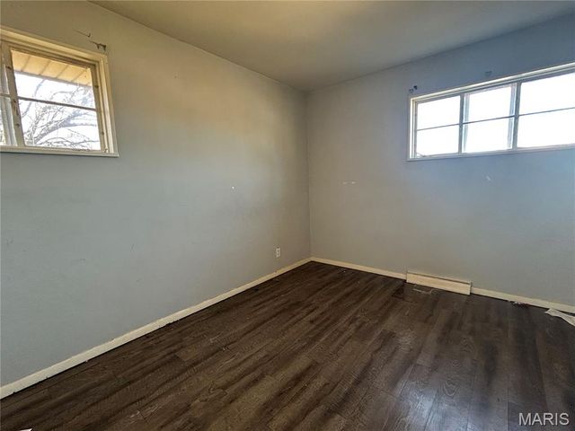 5547 Holborn Drive, St Louis, MO 63121