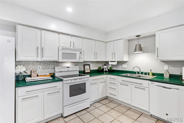 100 Towne Square Court B, Eureka, MO 63025