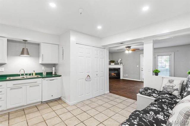 100 Towne Square Court B, Eureka, MO 63025