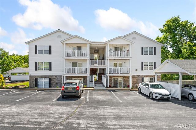 100 Towne Square Court B, Eureka, MO 63025