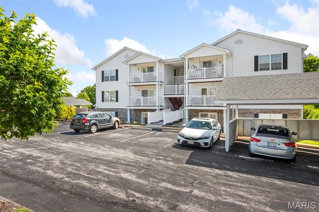 100 Towne Square Court B, Eureka, MO 63025