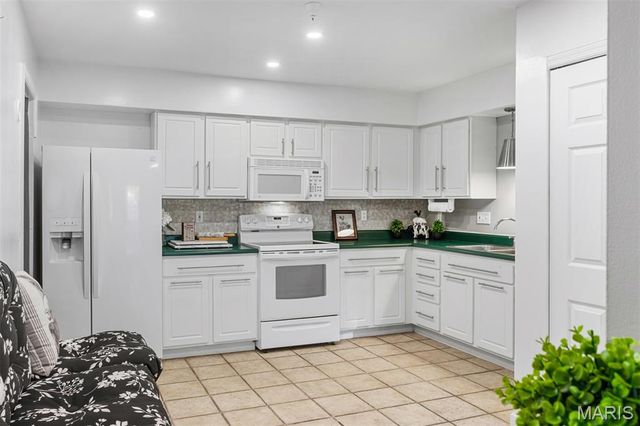 100 Towne Square Court B, Eureka, MO 63025