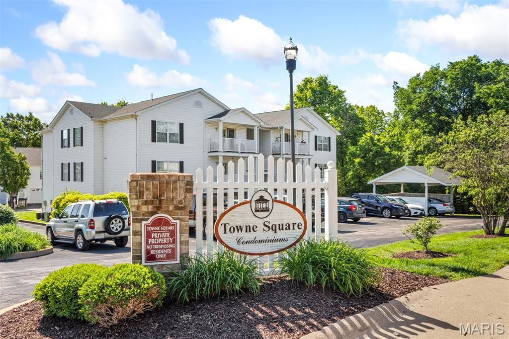 100 Towne Square Court B, Eureka, MO 63025