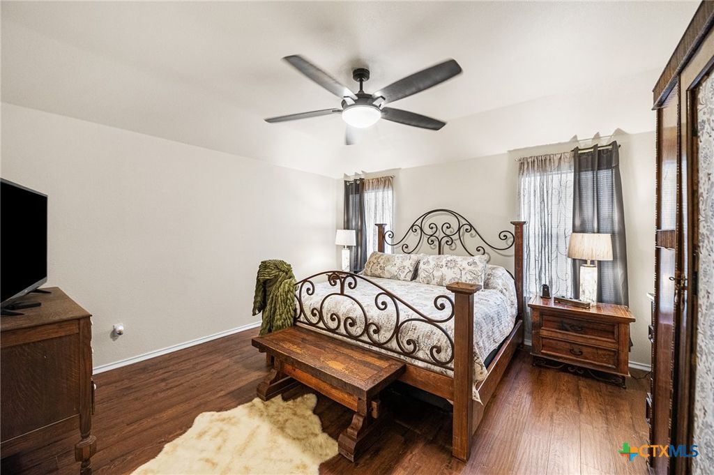 Image 19 of property listing at 7914 Knowlton Road, San Antonio, TX 78263