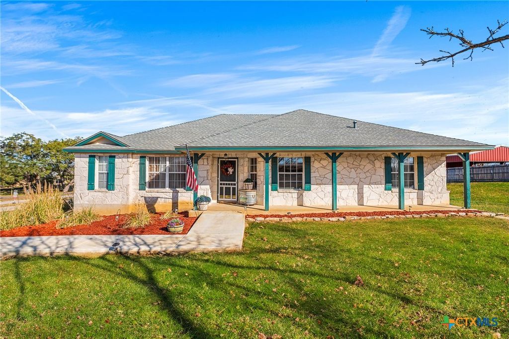 Image 2 of property listing at 7914 Knowlton Road, San Antonio, TX 78263