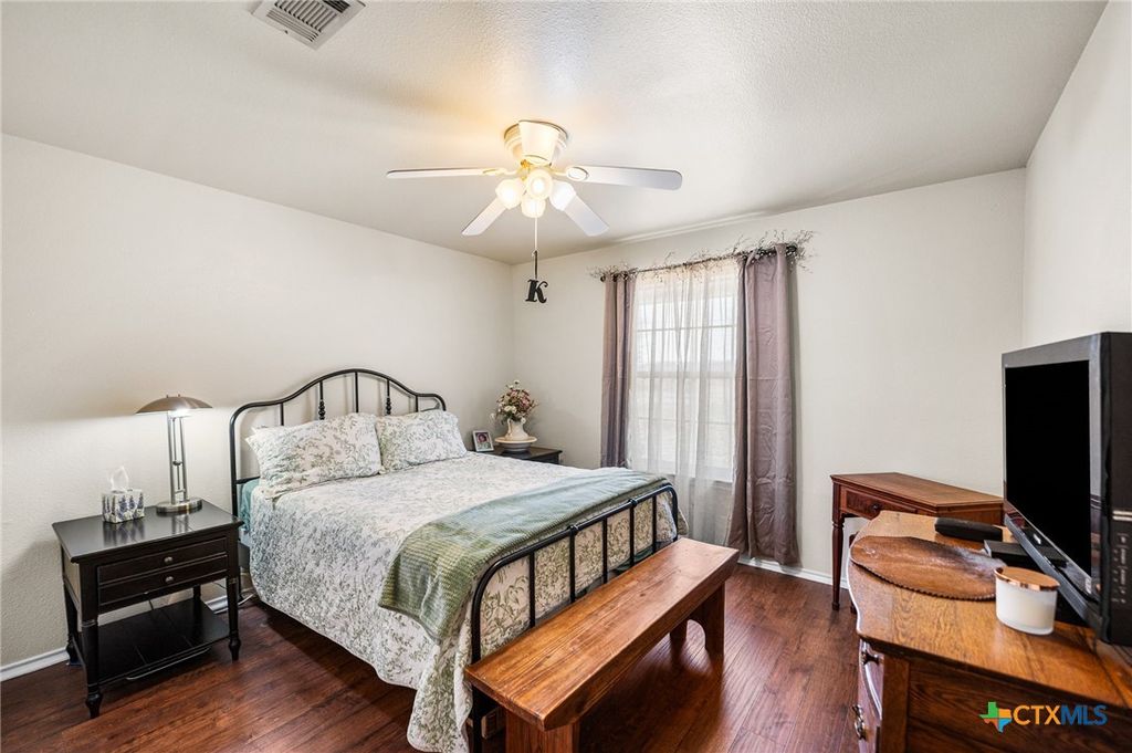 Image 23 of property listing at 7914 Knowlton Road, San Antonio, TX 78263