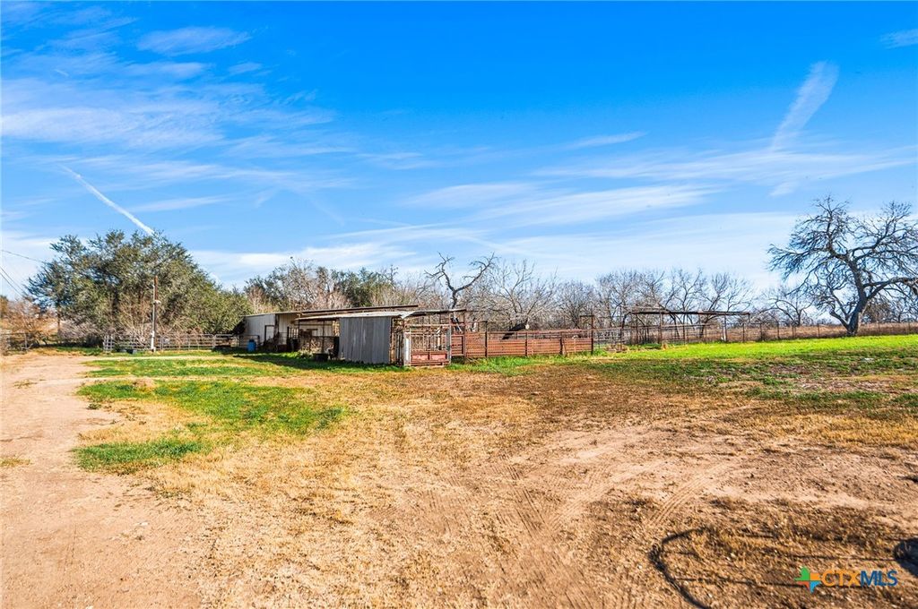 Image 29 of property listing at 7914 Knowlton Road, San Antonio, TX 78263