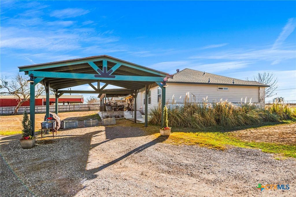 Image 31 of property listing at 7914 Knowlton Road, San Antonio, TX 78263