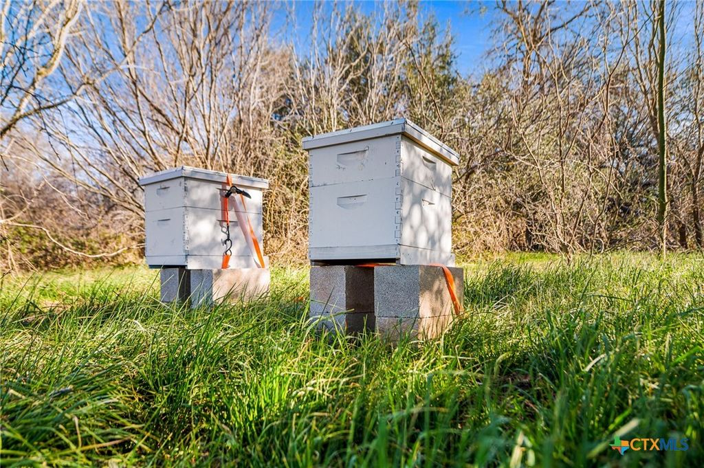 Image 32 of property listing at 7914 Knowlton Road, San Antonio, TX 78263