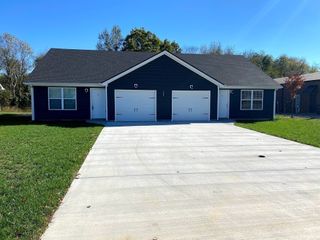 547 Heritage Pointe Dr Apt B, Clarksville, TN 37042