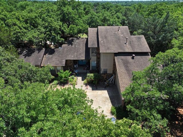 604 Dripping Springs Drive, Edmond, OK 73034