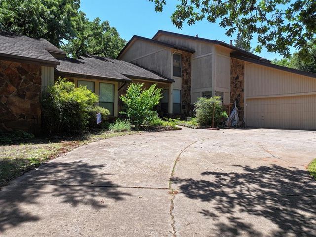604 Dripping Springs Drive, Edmond, OK 73034