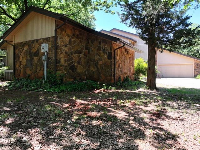 604 Dripping Springs Drive, Edmond, OK 73034