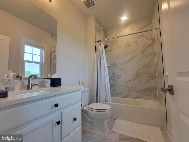 42356 NATCHEZ DR, Leesburg, VA 20175