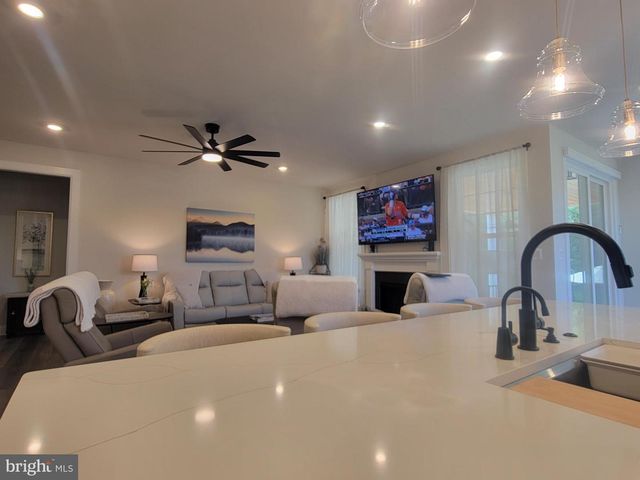 42356 NATCHEZ DR, Leesburg, VA 20175