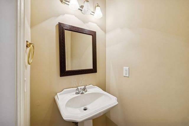 100 Carriage Ct, Brentwood, TN 37027