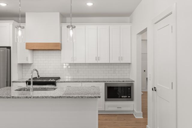 740 Caraway Ln, Nashville, TN 37211