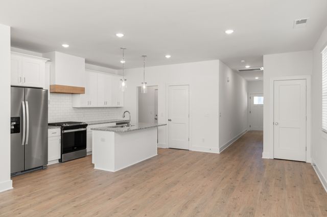 740 Caraway Ln, Nashville, TN 37211