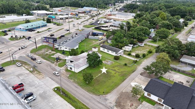 2304 Mclaurin Street, Waveland, MS 39576