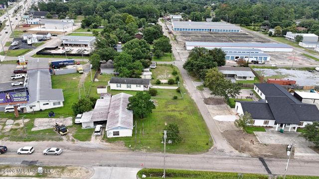 2304 Mclaurin Street, Waveland, MS 39576