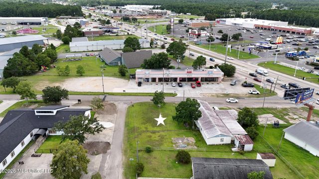 2304 Mclaurin Street, Waveland, MS 39576