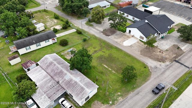 2304 Mclaurin Street, Waveland, MS 39576
