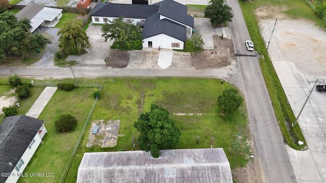 2304 Mclaurin Street, Waveland, MS 39576