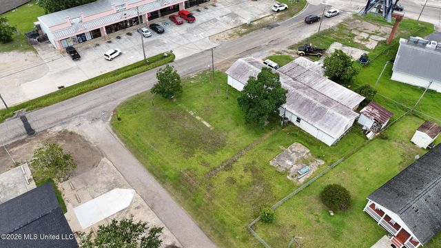 2304 Mclaurin Street, Waveland, MS 39576