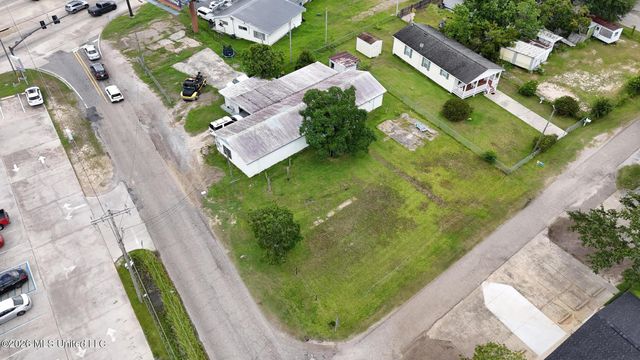 2304 Mclaurin Street, Waveland, MS 39576