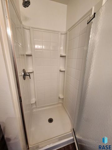 312 S 1st Ave Avenue, Brandon, SD 57005